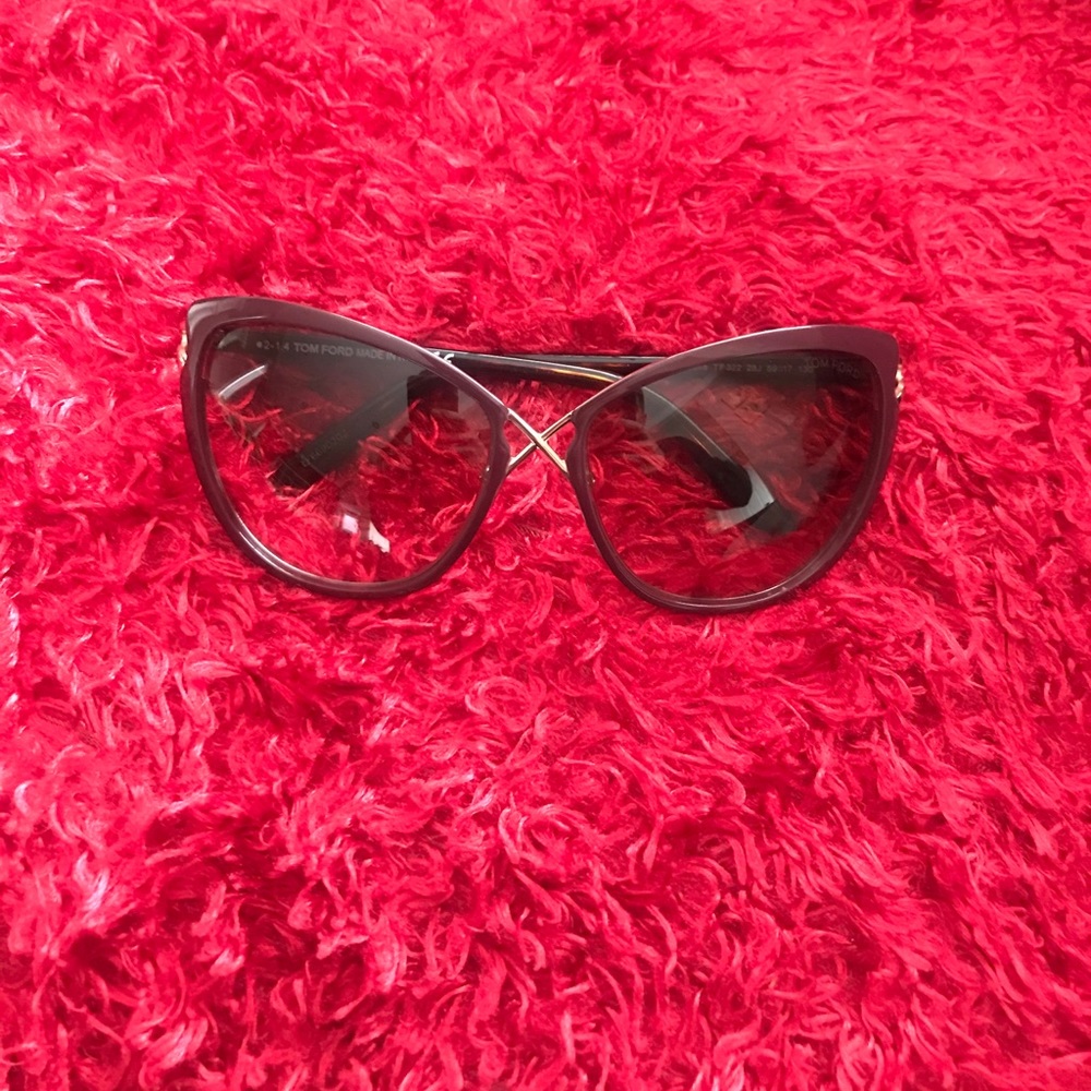 ** Moving sake** Tom Ford sunglasses